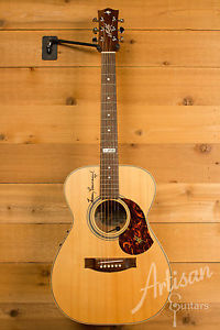 Maton EBG808TE Signature Sitka & Queensland Maple Signed by Tommy Emmanuel 2014