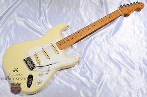 Fender Japan 1990 ST57-500 Vintage White / Maple guitar From JAPAN/456