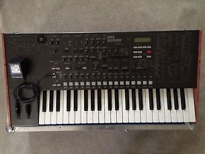 Korg Ms2000b Synthesizer with Road Case