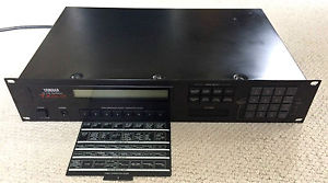 Yamaha TX802 digital FM synthesizer in excellent condition