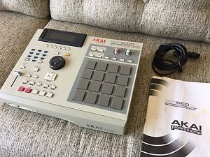 Akai MPC2000xl Mint Condition w/ Box & Manual