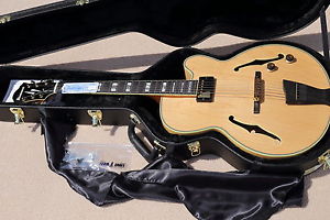 Ibanez Jazz Archtop PM200-NT Pat Metheny Signature Natural  - Top & Neu -