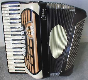 Sonola Capri Accordion, Model CS-40, Excellent Condition
