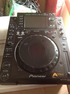 Pioneer CDJ 2000 PROFESSIONAL MULTI PLAYER Turntable