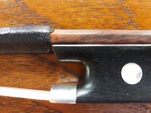 ARCO ANTIGUO DE VIOLÍN.EXCELLENT SILVER MOUNTED VIOLIN BOW 4/4 POSSIBLY FRENCH.
