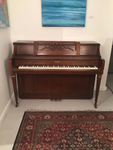 Wurlitzer console piano Model #2725