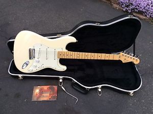 Fender American Standard Stratocaster Maple Fingerboard 2011 Arctic white Strat