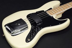 Fender American Vintage '74 Jazz Bass, Maple Fingerboard Electric Bass Guitar