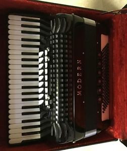 modern accordion.4/5/hand.made.reeds.ex.condition