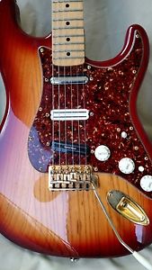 (Duncan) Fender Deluxe Player's Stratocaster Strat, Cherry Sunburst, brass block