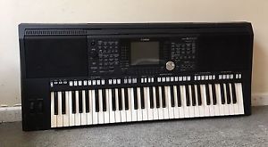 Yamaha PSR-S950 Arranger Workstation Keyboard (with Yamaha Case)