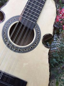 Cuatro de Puerto Rico / Cuatro Guitar