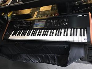 used Korg KRONOS 2 /73 -Key keyboard Music Workstation ,KRONOS 7   //ARMENS//.