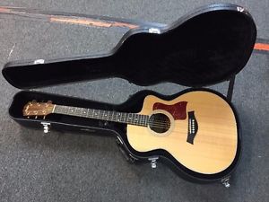 Taylor 214CE Acoustic/Electric Guitar w/Hard Case