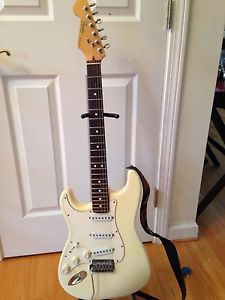 FENDER STRATOCASTER, AMERICAN made RARE- Left-Hand, 1989 Vintage, Olympic White