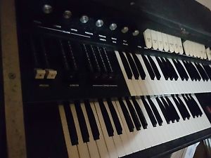 70's GODWIN TRANSPORTABLE ORGAN - RARE !