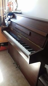 Upright piano