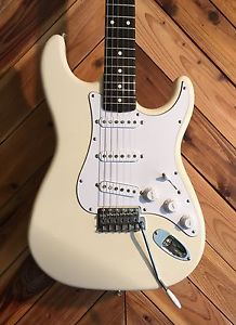 RARE Fender Japan Stratocaster ST62M-US VWH Medium Scale ALDER US PU W/SKB CASE