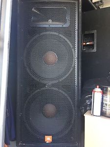 dj equipment 2 jbl jrx 100speakers 1 cerwin vega bass 1 Allen&heath mix wizardw3