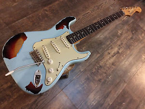 STRATOCASTER LUTHIER NITRO UNIQUE MICROS BOBINÉS MAINS !