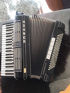 !!! Hohner Morino V S Cassotto 120 Bässe 5s  Akkordeon Koffer !!!