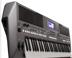 Yamaha PSR-S670 Keyboard Synthesizer