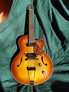 Godin 5th avenue cw kingpin II hollow body arched top electric guitar sunburst