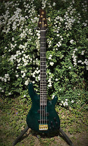 YAMAHA TRB4 P. Made in Japan. Bass guitar. Emerald green. Neck through.