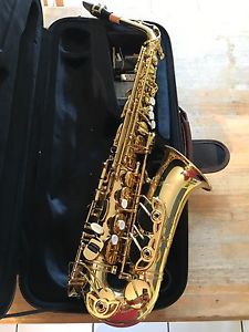 Giardinelli by Eastman Model GAS 10 Saxophone. With excellent quality carry case