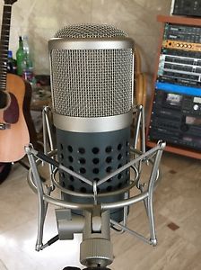 Se Electronics Gemini-Cardioid Tube Condenser Microphone,Little used,no Neumann