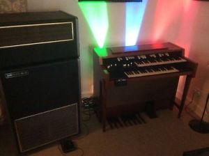 Hammond L102 Organ & Leslie 910 Speaker