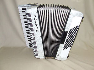 Akkordeon Solton 72 Bass 3 chörig mit Gig Bag