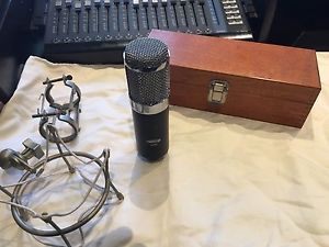 Original Soundelux U195 Large Condenser Microphone Bock, NO RESERVE