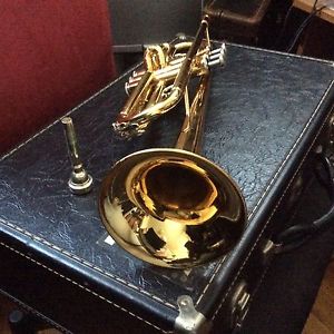 $ALE $ALE ! GREAT PLAYER ! YAMAHA YTR2330 Bb TRUMPET WITH MP CASE & XENO BUTTONS