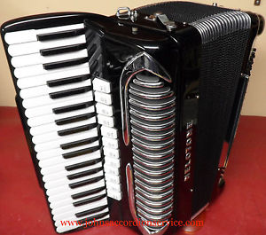 MELOTONE made by GUERRINI PIANO  ACCORDION, ACCORDIAN, AKORDEON