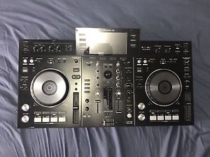 Pioneer XDJ-RX RekordBox DJ System DJ system +Traveling  Case