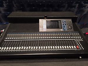 Yamaha LS9 32 Digital Mixer with Road Case