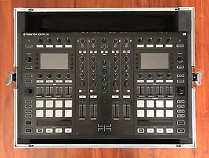 Native Instruments Traktor Kontrol S8 with Flight Case & Software
