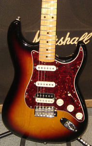 FENDER LIMITED EDITION HSS STRAT with BOOST 3-Tone Sunburst