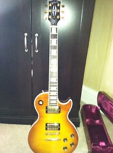 2012 Gibson Les Paul Custom.  Mint Cont. Pick guard never installed. Ice Tea sty