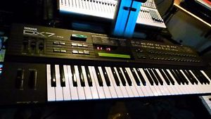 Yamaha DX7IIFD Synth with New Battery! A lot of software!! Case. Huge Library!