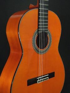 SPANISH GUITAR JUAN MONTES NARROW BODY. GUITARRA FLAMENCO RED 135M HARD CASE