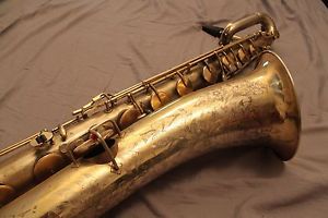 1926 KING H.N. White Gold Plate very nice engraving - Baritone Saxophone