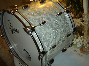 VINTAGE GRETSCH 1973 WMP BASS 22 /14  IN WMP....NICE.. W/ BONUS CLEAN TUXEDO BAG