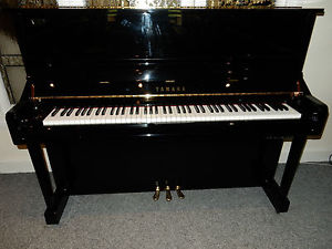 YAMAHA U1 SILENT UPRIGHT  PIANO. AROUND 10 YEARS OLD. 0% FINANCE AVAILABLE