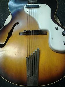 gibson hollow body guitar