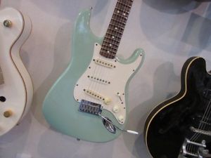 Fender YNGWIE MALMSTEEN STRATOCASTER Guitar From JAPAN/957