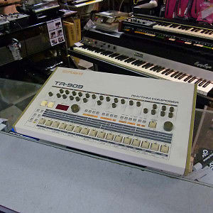 Roland TR-909 Rhythm Composer analog drum machine Limited vintage from japan
