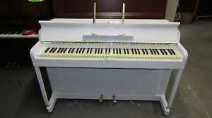 Kemble Minx in a White Gloss cabinet