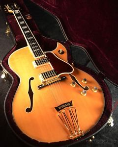 Gibson Custom Shop Byrdland Florentine Cutaway Natural, 2011'  f0354